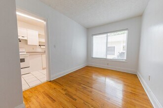 3002 W Sitios St in Tampa, FL - Building Photo - Building Photo