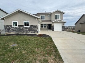 8111 N Sycamore Ave in Kansas City, MO - Building Photo