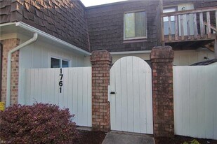 1761 Ocean Bay Dr in Virginia Beach, VA - Building Photo