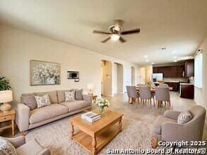 8406 Loska Grn in San Antonio, TX - Building Photo - Building Photo