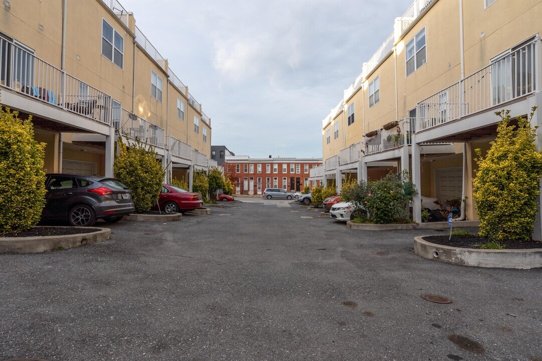 132 N Duncan St in Baltimore, MD - Building Photo