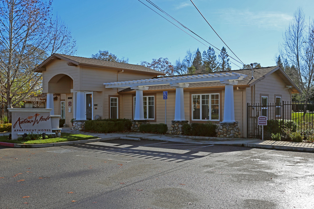 Autumn Woods Apartments in Carmichael, CA - Foto de edificio