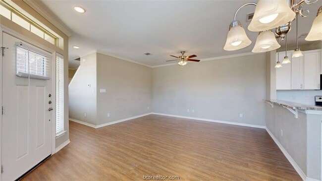 2001 Harvey Mitchell Pkwy S in College Station, TX - Building Photo - Building Photo