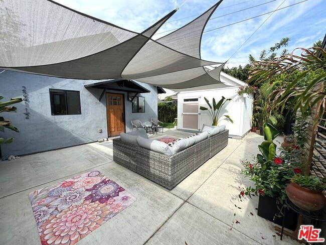 2241 1/2 Harwood St in Los Angeles, CA - Building Photo - Building Photo