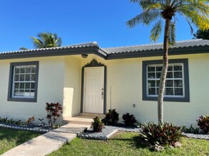9140 SW 169th Terrace in Palmetto Bay, FL - Building Photo - Building Photo