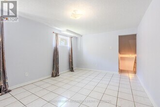 320 Royal Salisbury Way in Brampton, ON - Building Photo - Building Photo