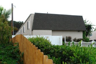 North Vulcan in Encinitas, CA - Building Photo - Building Photo