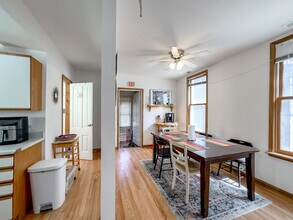 1418 W Henderson St, Unit CH in Chicago, IL - Foto de edificio - Building Photo