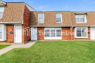 7572 Mt Hood in Dayton, OH - Building Photo