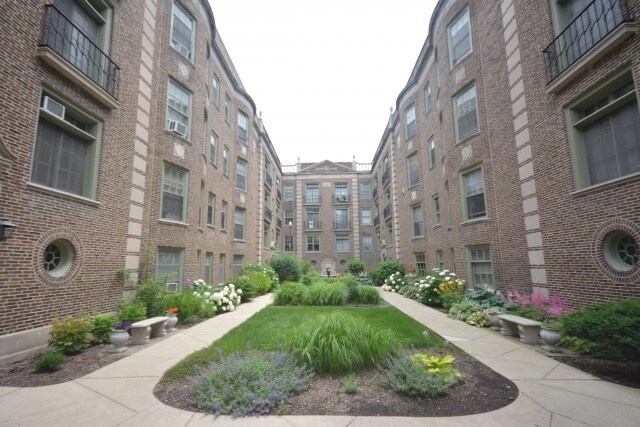 905 Elmwood Ave-Unit -911-J3 in Evanston, IL - Building Photo