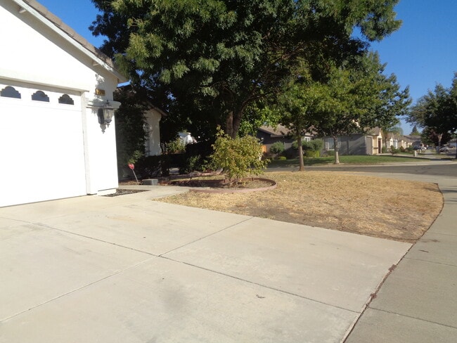 2360 Kelsey Ct in Yuba City, CA - Foto de edificio - Building Photo