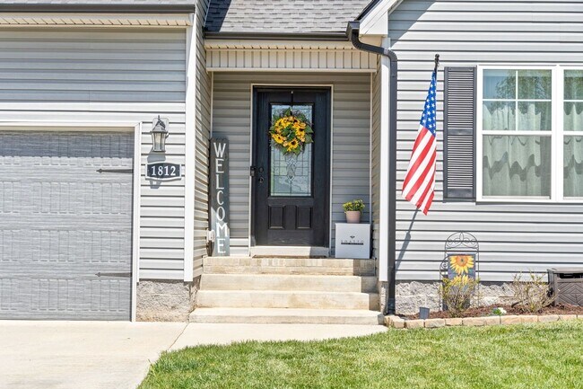 1812 Rains Rd in Clarksville, TN - Building Photo - Building Photo