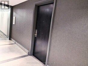 297 College St in Toronto, ON - Building Photo - Building Photo