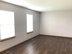 1912 Sunflower Dr in Dekalb, IL - Building Photo - Building Photo