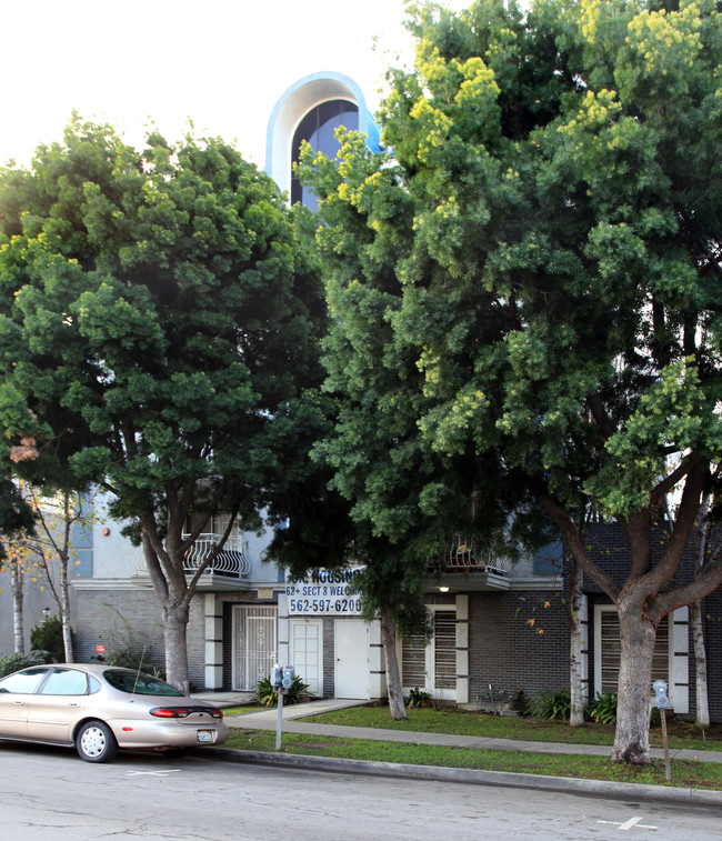 Village Chateau Apartment in Long Beach, CA - Building Photo - Building Photo