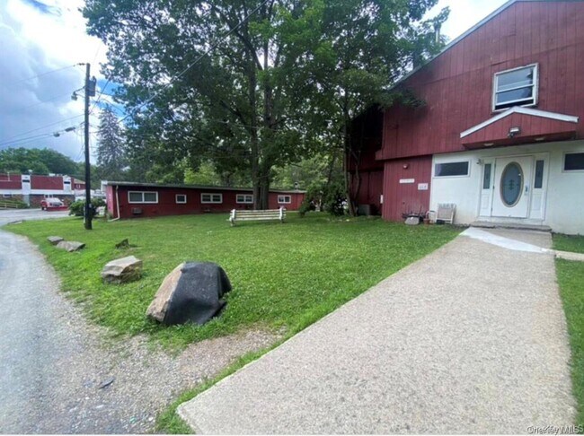 200 Fosler Rd in Highland, NY - Building Photo - Building Photo