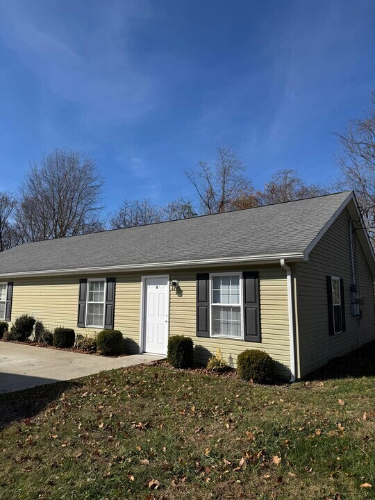 143 School Side Dr, Unit 143B Schoolside Drive in Brandenburg, KY - Foto de edificio