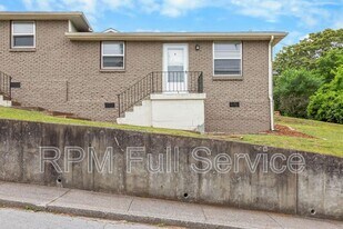 895a W Sharpe Ave in Nashville, TN - Building Photo