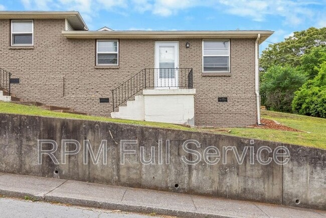 property at 895a W Sharpe Ave