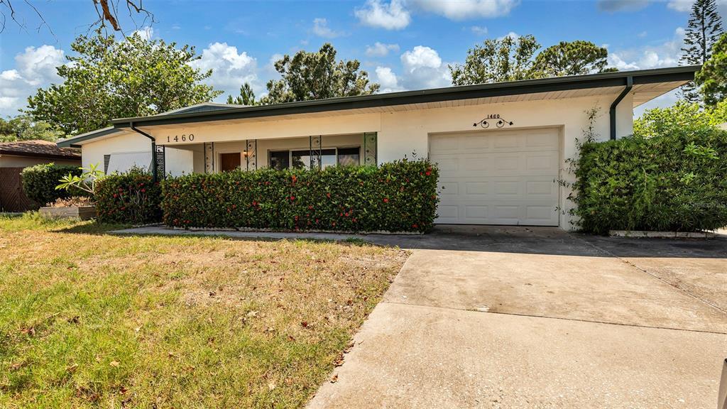 1460 S Betty Ln in Clearwater, FL - Building Photo