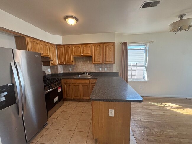68 Pamrapo Ave in Jersey City, NJ - Building Photo - Building Photo