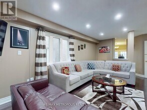 922 Tambourine Terrace in Mississauga, ON - Building Photo - Building Photo