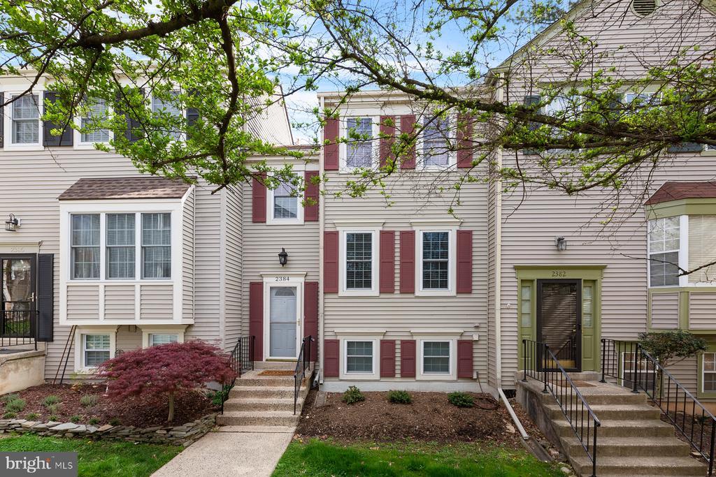 2384 Branleigh Park Ct in Reston, VA - Building Photo