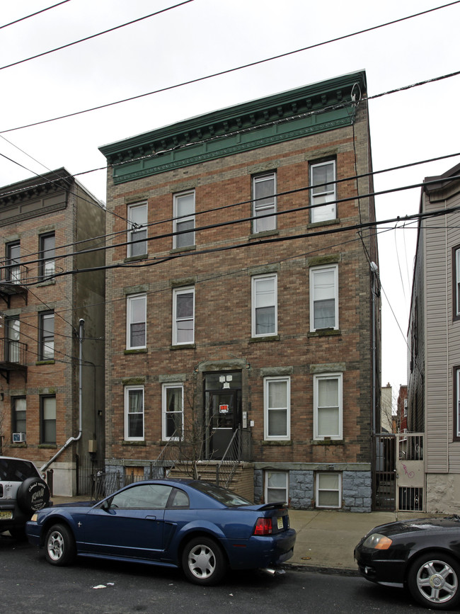 413 58th St in West New York, NJ - Building Photo - Building Photo