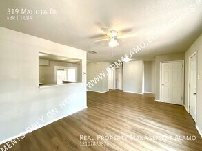 319 Mahota Dr in San Antonio, TX - Building Photo - Building Photo