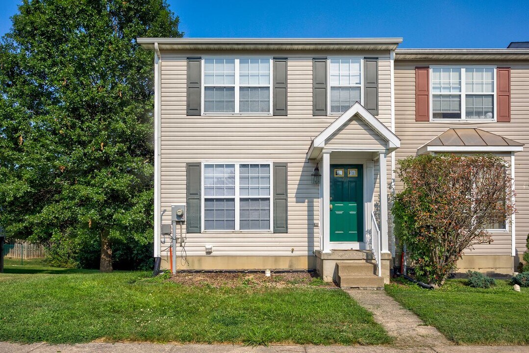 213 Copperfield Ln in Winchester, VA - Building Photo