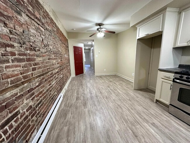 331 Rose St, Unit Unit 2 in Chester, PA - Foto de edificio - Building Photo