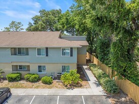 230 Thorntree Pl in Brandon, FL - Building Photo