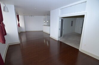 201 N 8th St, Unit 612 in Philadelphia, PA - Foto de edificio - Building Photo