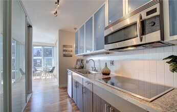 3104 Western Ave in Seattle, WA - Building Photo - Building Photo