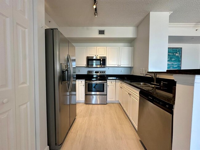 651 Okeechobee Blvd, Unit Penthouse 1204 PH-302 in West Palm Beach, FL - Building Photo - Building Photo