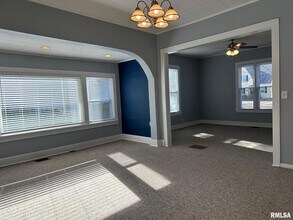 146 N State St in Springfield, IL - Foto de edificio - Building Photo