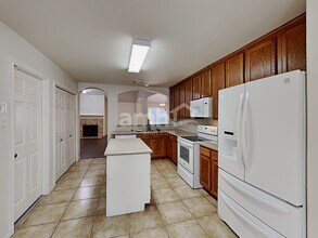 3218 Woodchuck Rd in Montgomery, TX - Foto de edificio - Building Photo