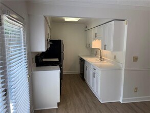 240 Triumph Dr NW in Atlanta, GA - Building Photo - Building Photo