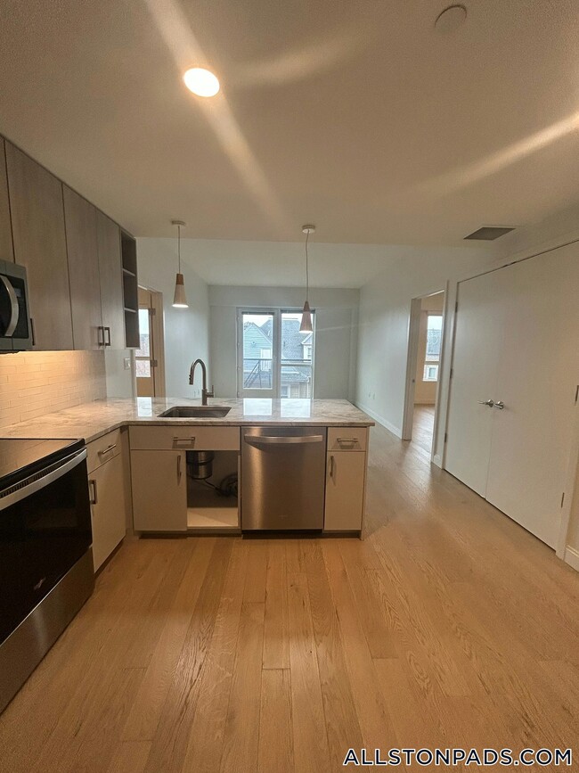 55 Brighton Ave in Boston, MA - Building Photo - Building Photo