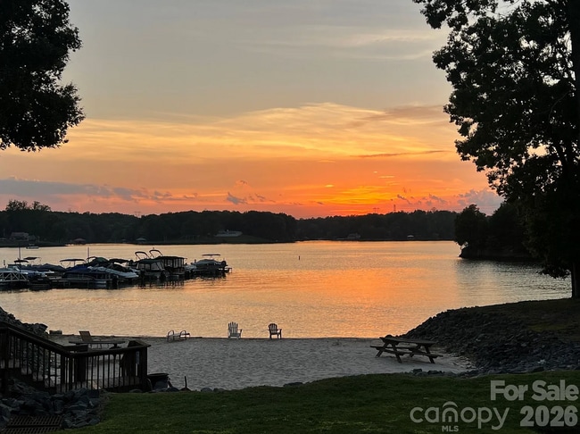 13820 Queens Harbor Rd in Charlotte, NC - Building Photo - Building Photo