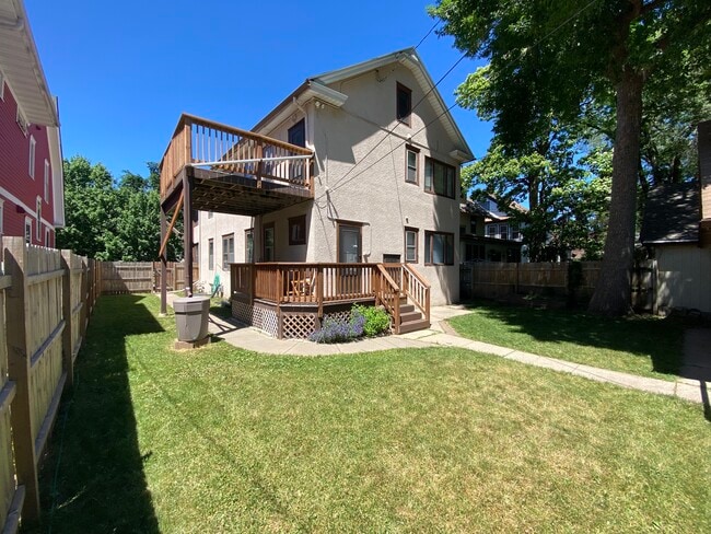 3121 Emerson Ave S, Unit 1F
