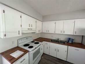 37 SE 15th St in Dania Beach, FL - Building Photo - Building Photo