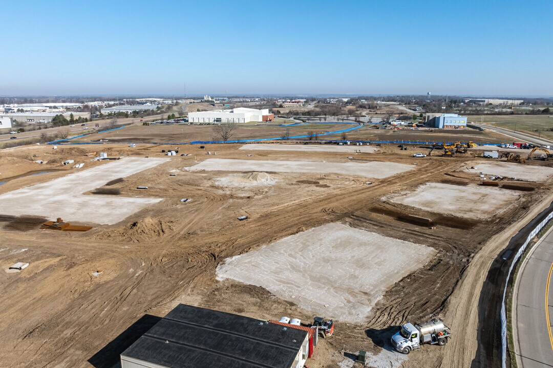 Copper Creek Apartments in Lenexa, KS - Building Photo