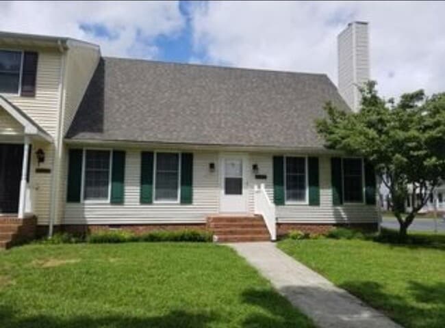 property at 900 Sumac Cir