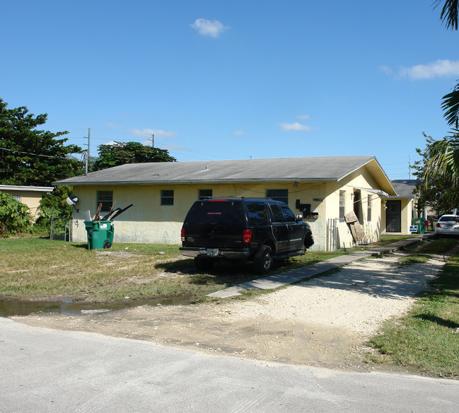 9385 NW 8th Ave in Miami, FL - Building Photo - Building Photo