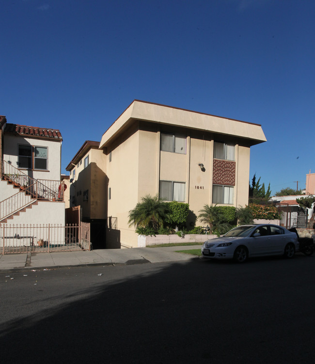 1841 New Hampshire Ave in Los Angeles, CA - Foto de edificio - Building Photo