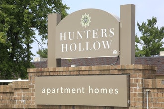 Hunters Hollow Apartments in Strongsville, OH - Foto de edificio - Building Photo