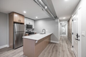 2403 N Kedzie Blvd, Unit G in Chicago, IL - Building Photo - Building Photo