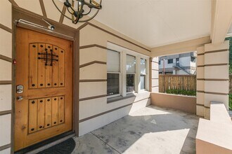 1716 Richmond Ave. in Houston, TX - Building Photo - Building Photo