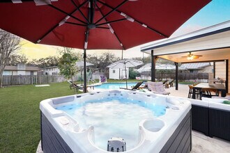 10807 Mount Ida Dr in San Antonio, TX - Building Photo - Building Photo